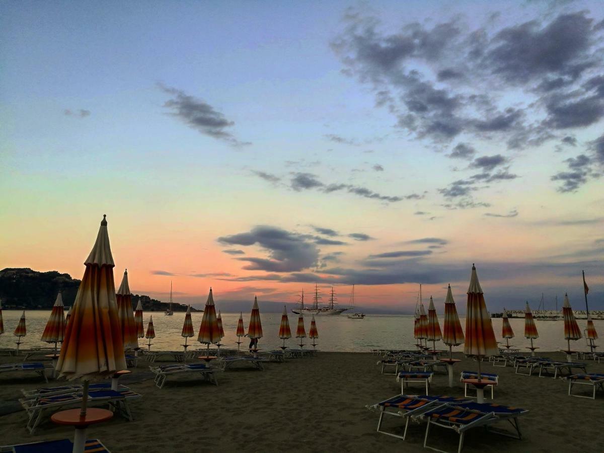 Villa Relax House Giardini Naxos Esterno foto